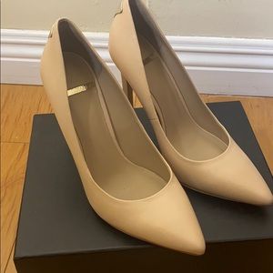 Marciano Javeene Pumps